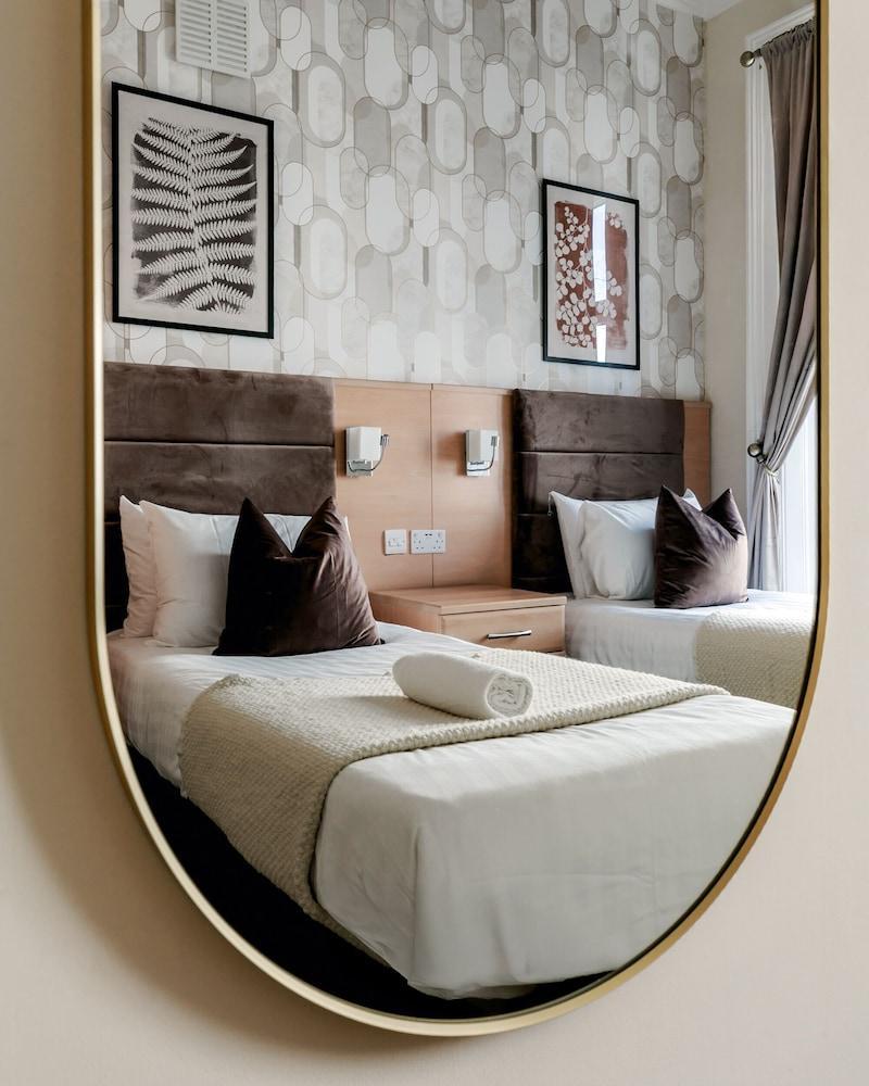 Mina Hotel