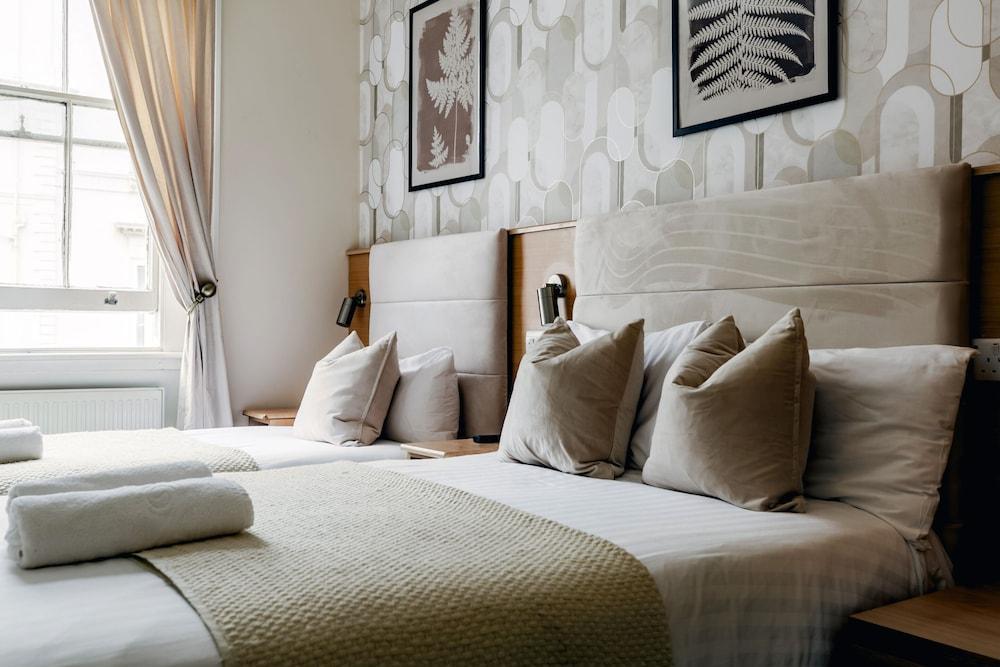 Mina Hotel by PLI Room Type - Standard Triple Room, Ensuite