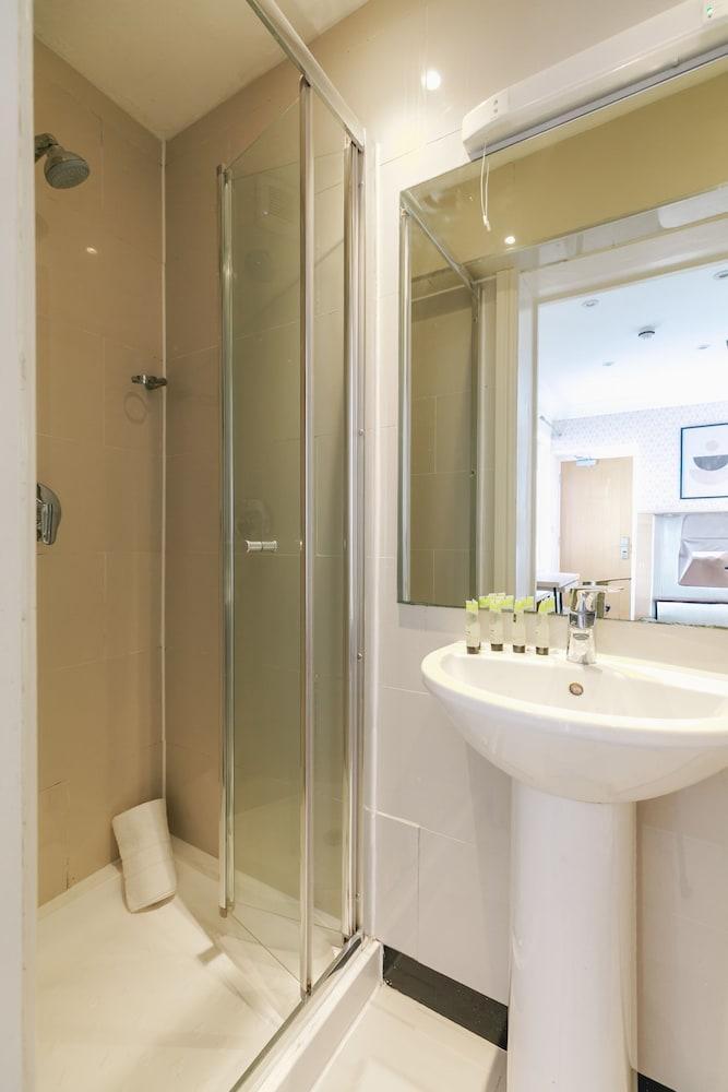 Mina Hotel Room Type - Basic Quadruple Room, Ensuite