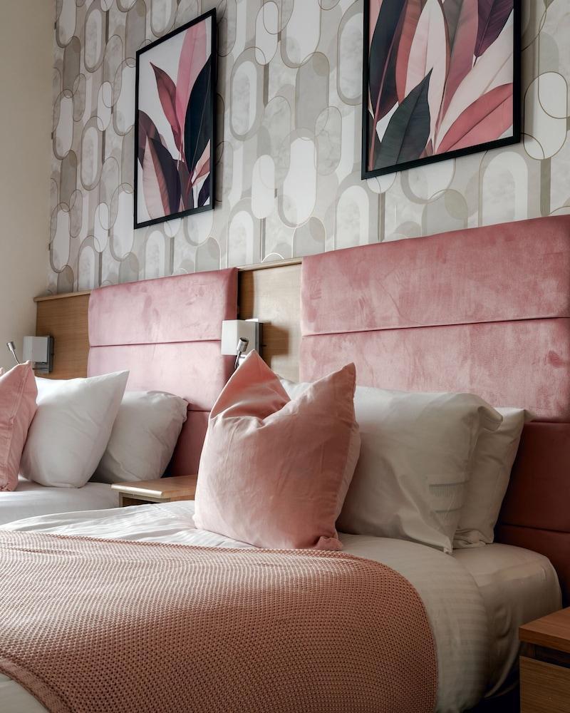 Mina Hotel by PLI Room Type - Comfort Suite, Ensuite