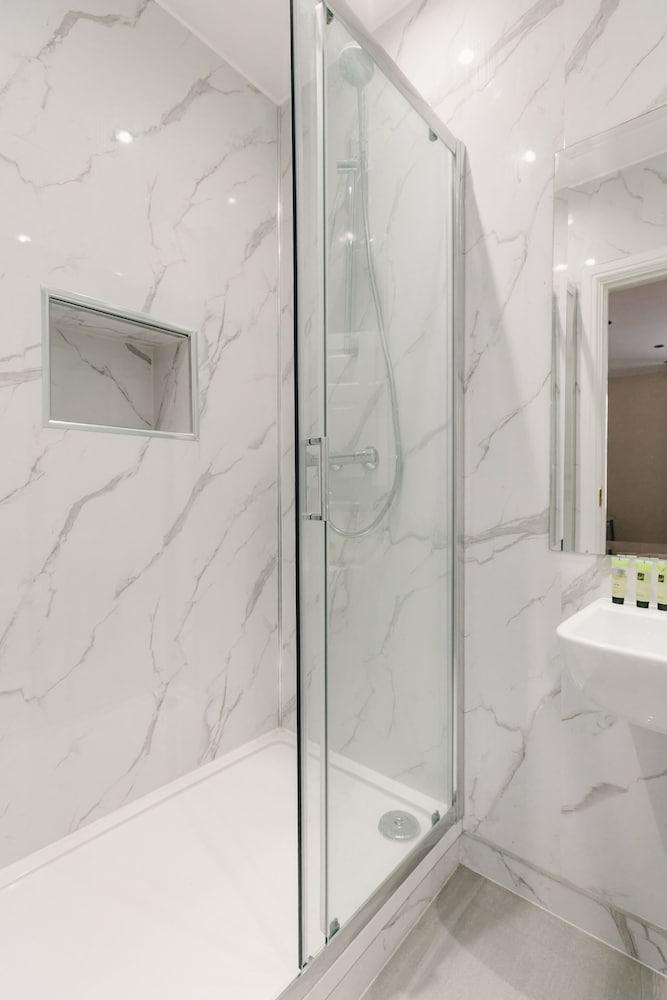 Mina Hotel Room Type - Standard Triple Room, Ensuite