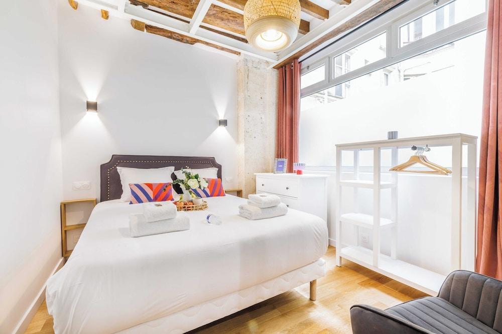 Spacious Apartment - 2br/6p - Porte-saint-martin - Tap to explore photos