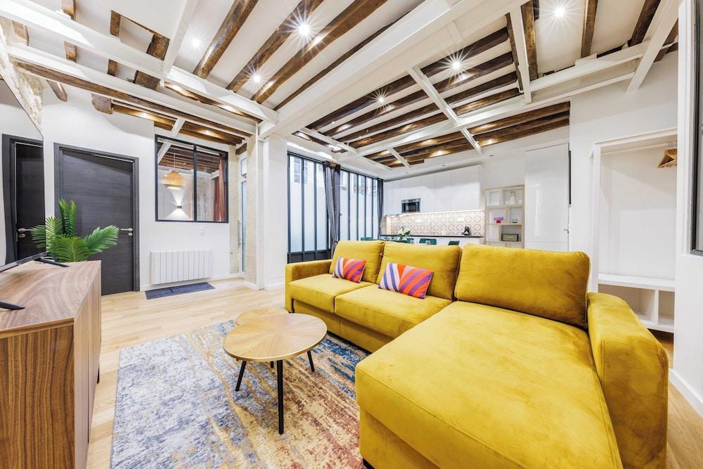 Spacious Apartment - 2br/6p - Porte-saint-martin - Tap to explore photos