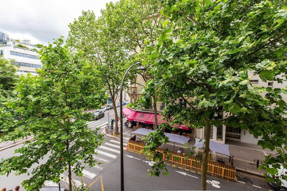 Apartment in Paris for 2 People - Tap to explore photos