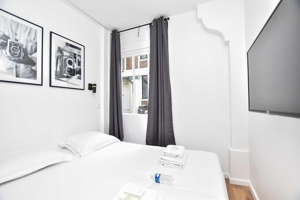 Peaceful Apartment - 2br/4p - Porte Saint-denis - Tap to explore photos