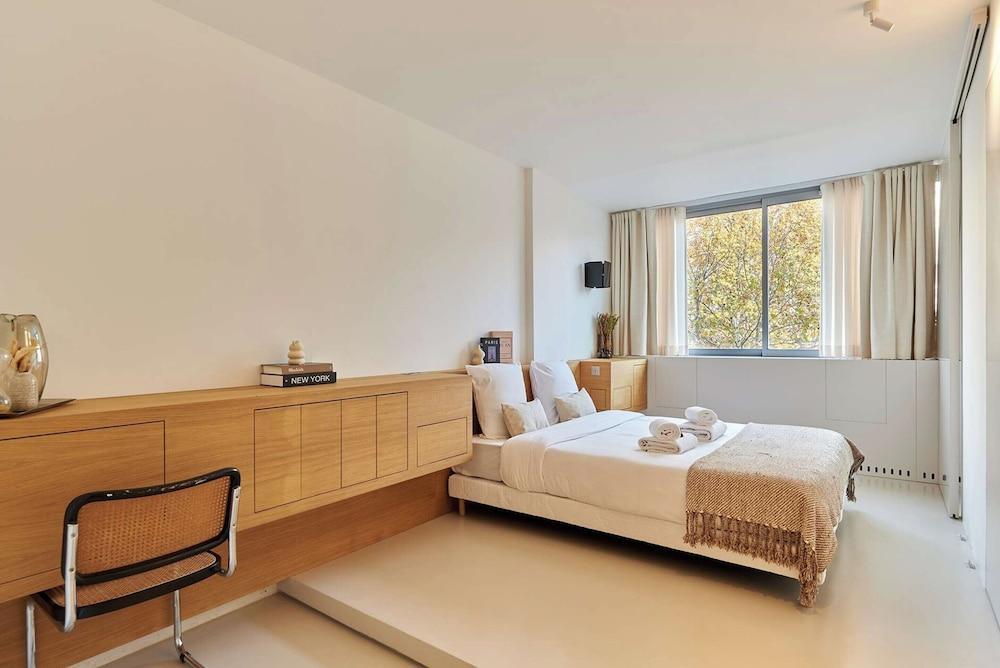 Sublim Apartment on Avenue Montaigne/eiffel Tower - Tap to explore photos