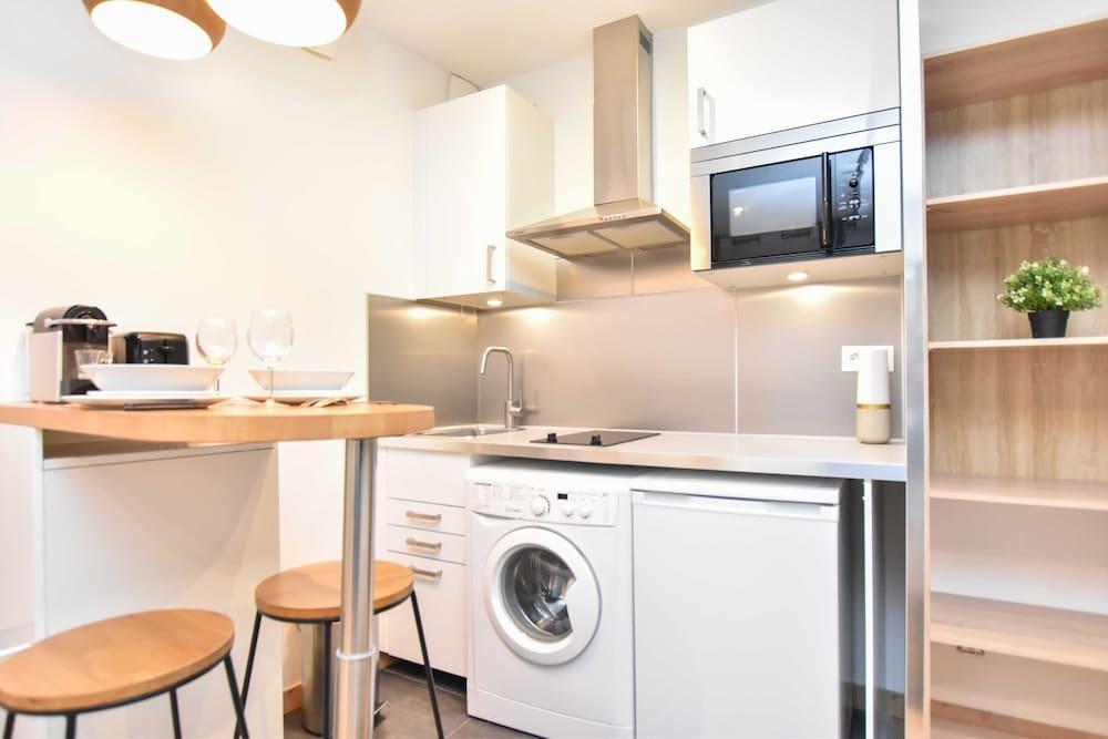 Modern Studio in the Heart of Paris - Tap to explore photos