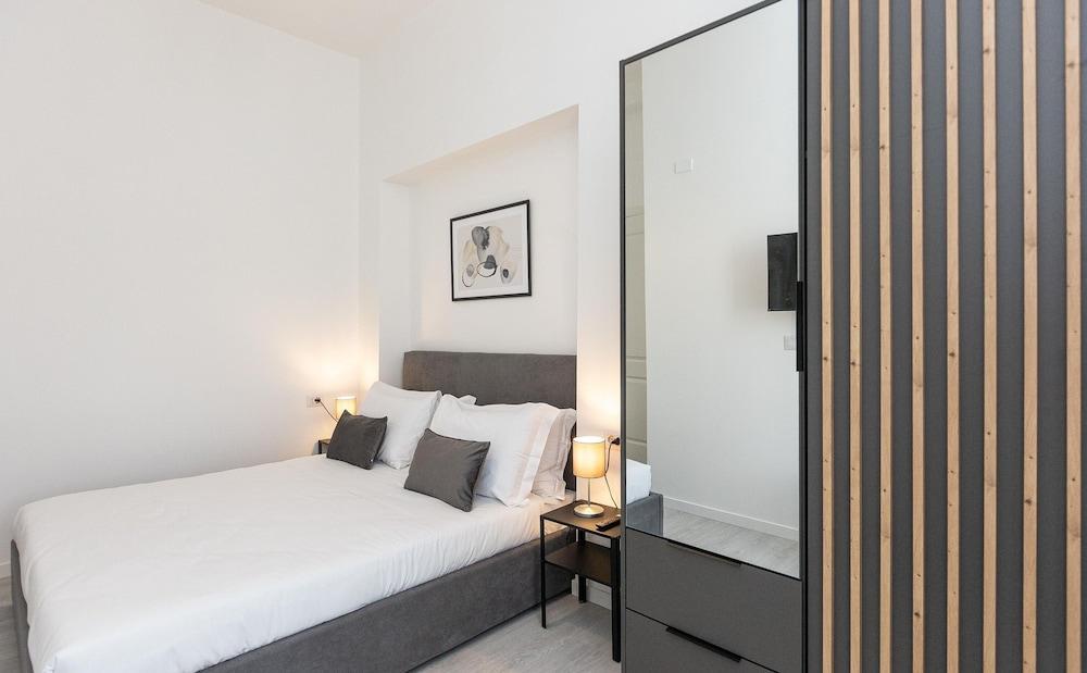 Rental in Rome Constance Terrace Apartment