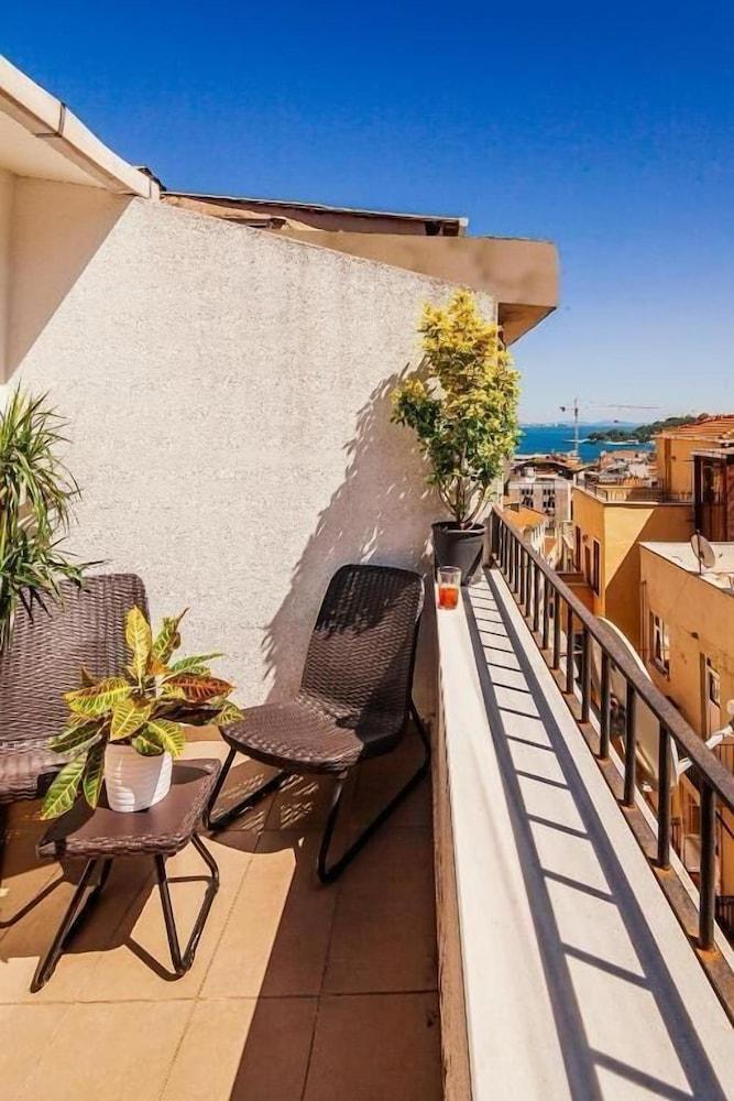 Stories Of Galata Room Type - Deluxe Room with Sea View