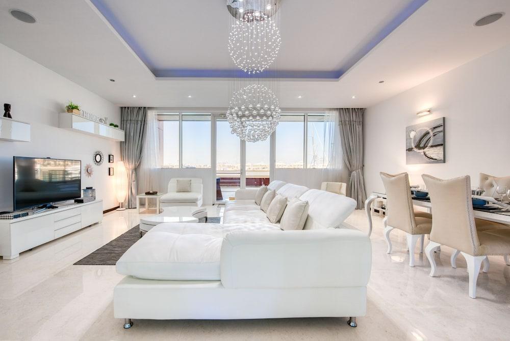 Tiara Residences - Mint Stay Room Type - City Apartment, 2 Bedrooms, Marina View