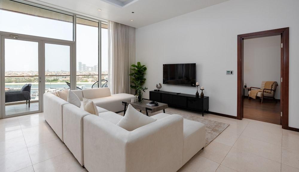 Tiara Residences - Mint Stay - Tap to explore photos