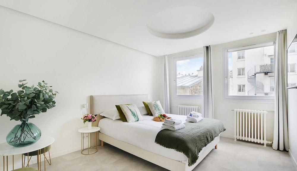 Elegant Apartment - 2br/6p - Faubourg-du-roule - Tap to explore photos