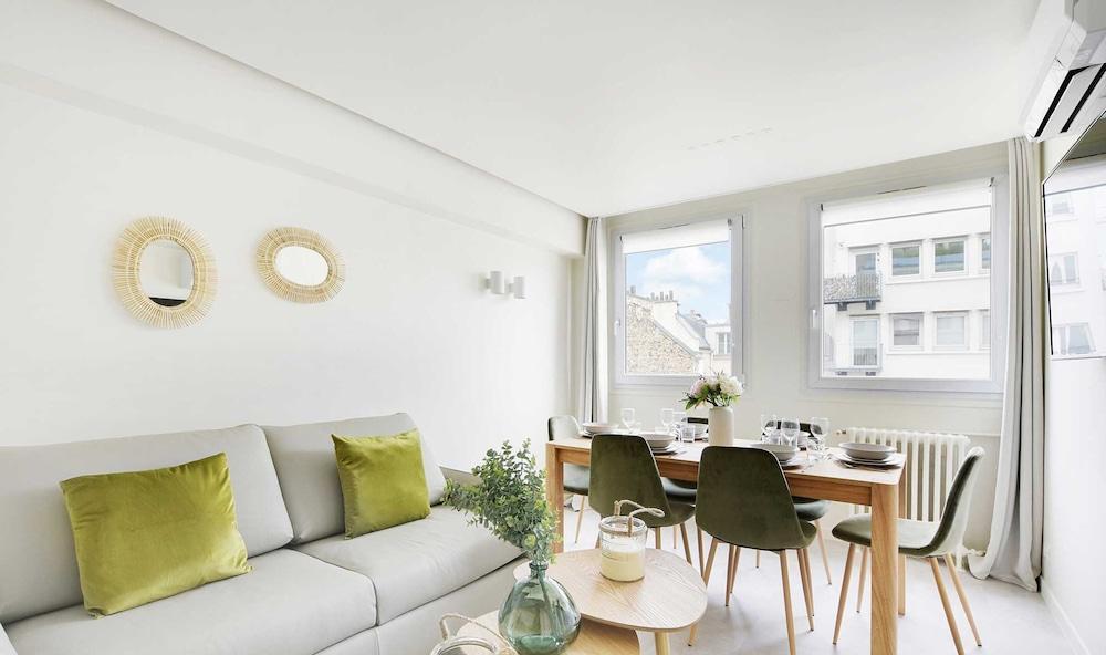 Elegant Apartment - 2br/6p - Faubourg-du-roule - Tap to explore photos