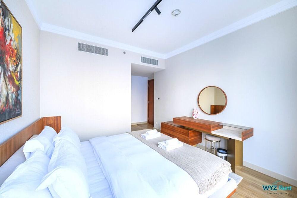 WYZ RENT|Unobstructed Burj Khalifa Views 3.5 Beds - Tap to explore photos