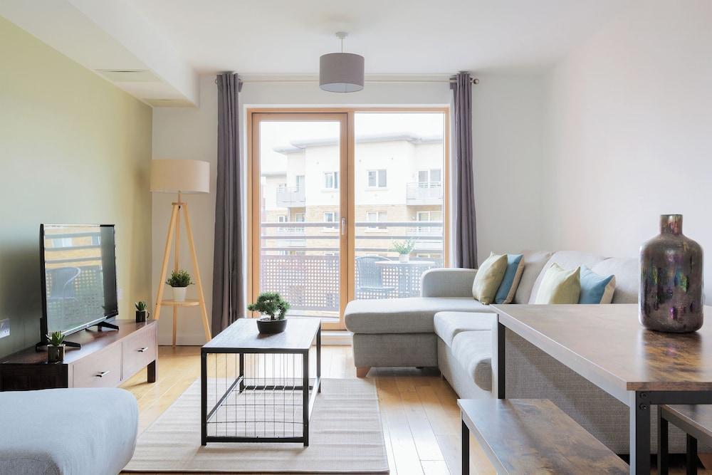 Modern Apartment in Bow