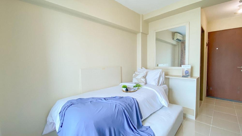 Homey And Best Place Studio Tifolia Apartment