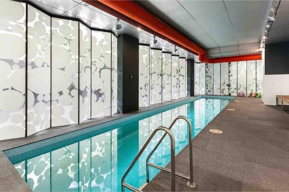 Luxurious one Bedroom Apartment With Pool - Tap to explore photos