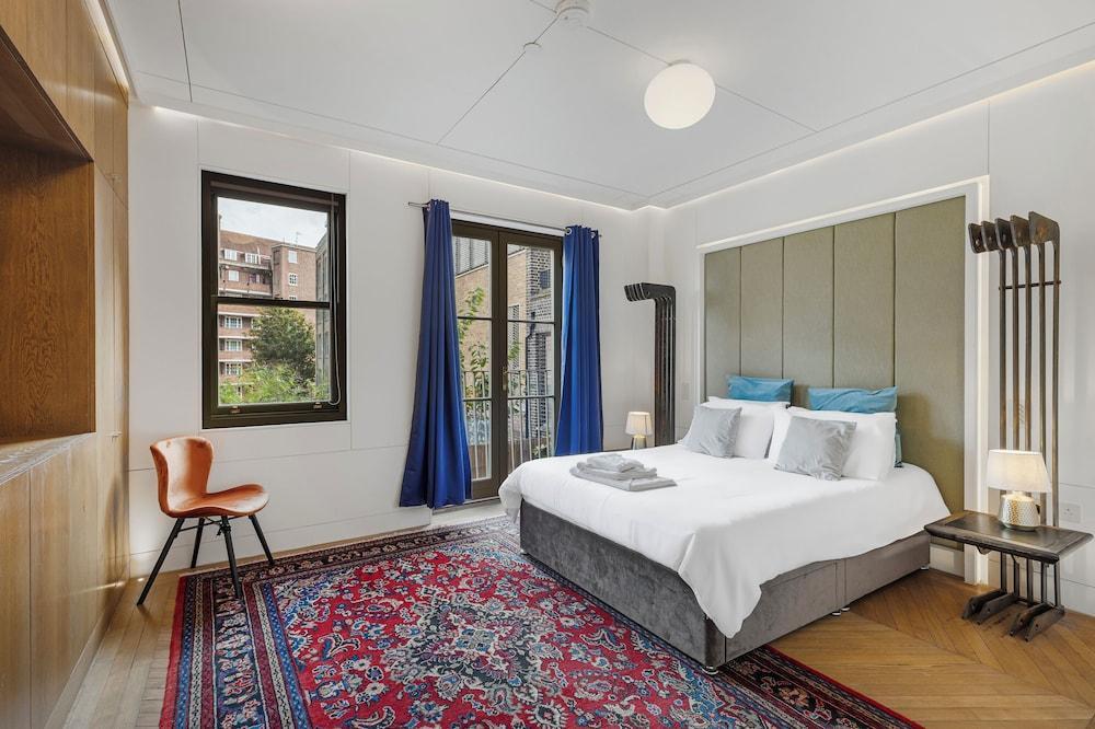 Spacious 5 Bdrm Townhouse in Camden - Tap to explore photos