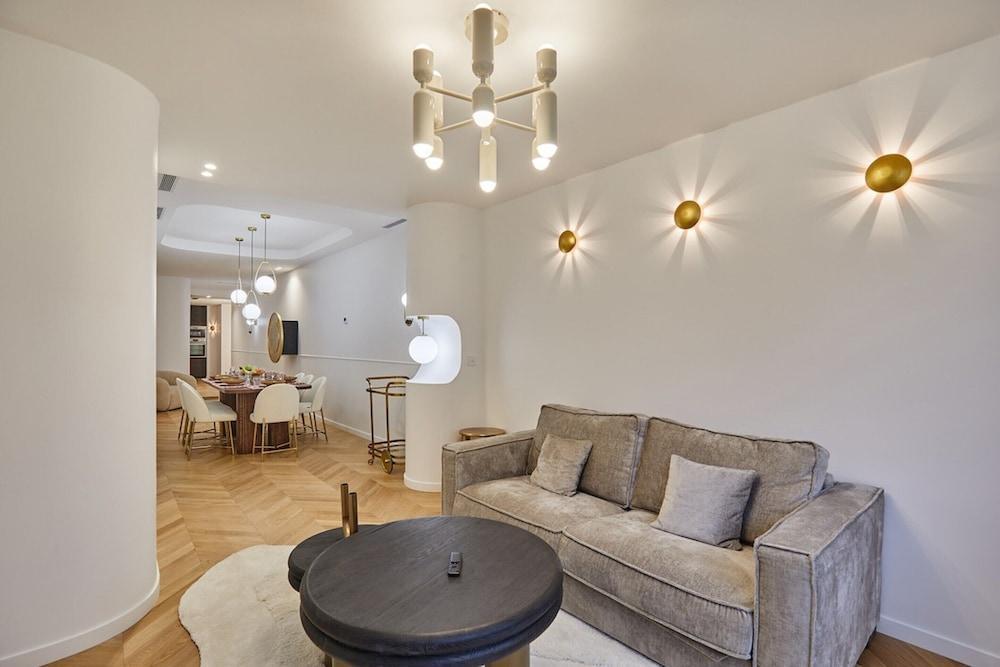 Apartment With AC Saint-germain des Pres / Rennes - Tap to explore photos
