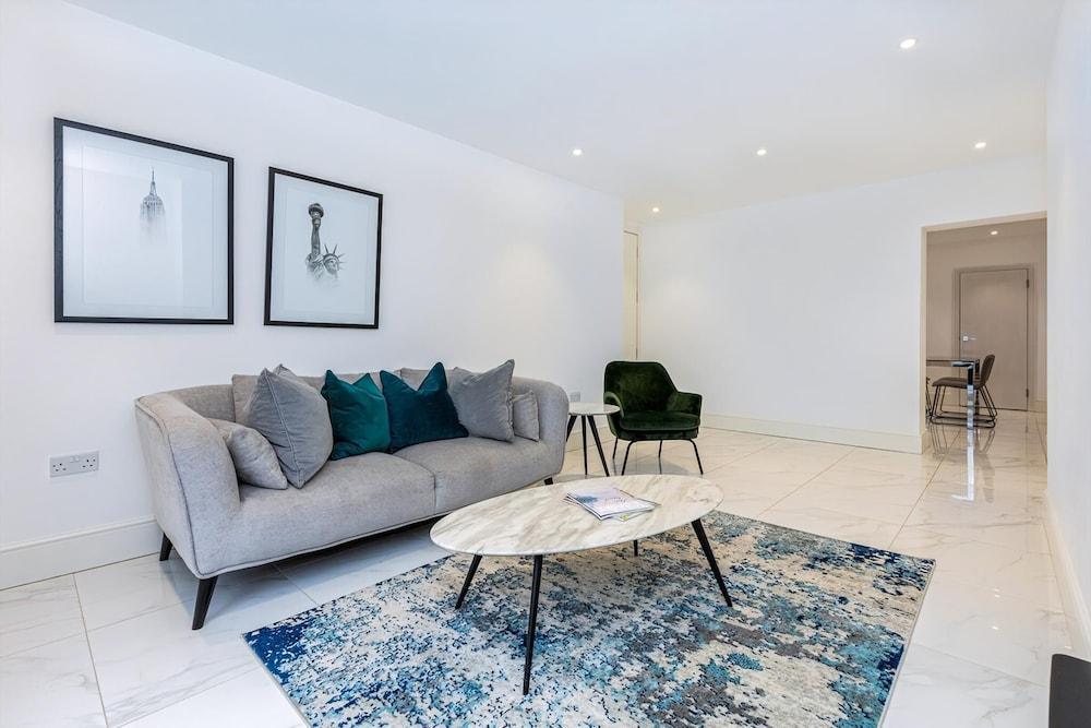Modern Flat, Steps From Oxford Street! - Tap to explore photos