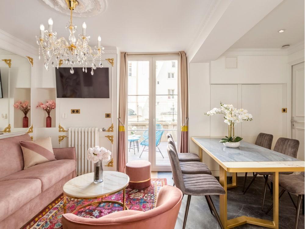 Merveil Luxury Suites - Bac I-II - Tap to explore photos