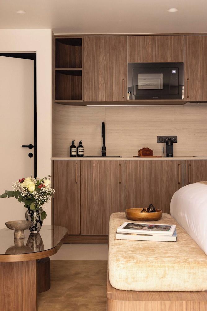 Beautiful Studio for 2 People in Marais - Tap to explore photos
