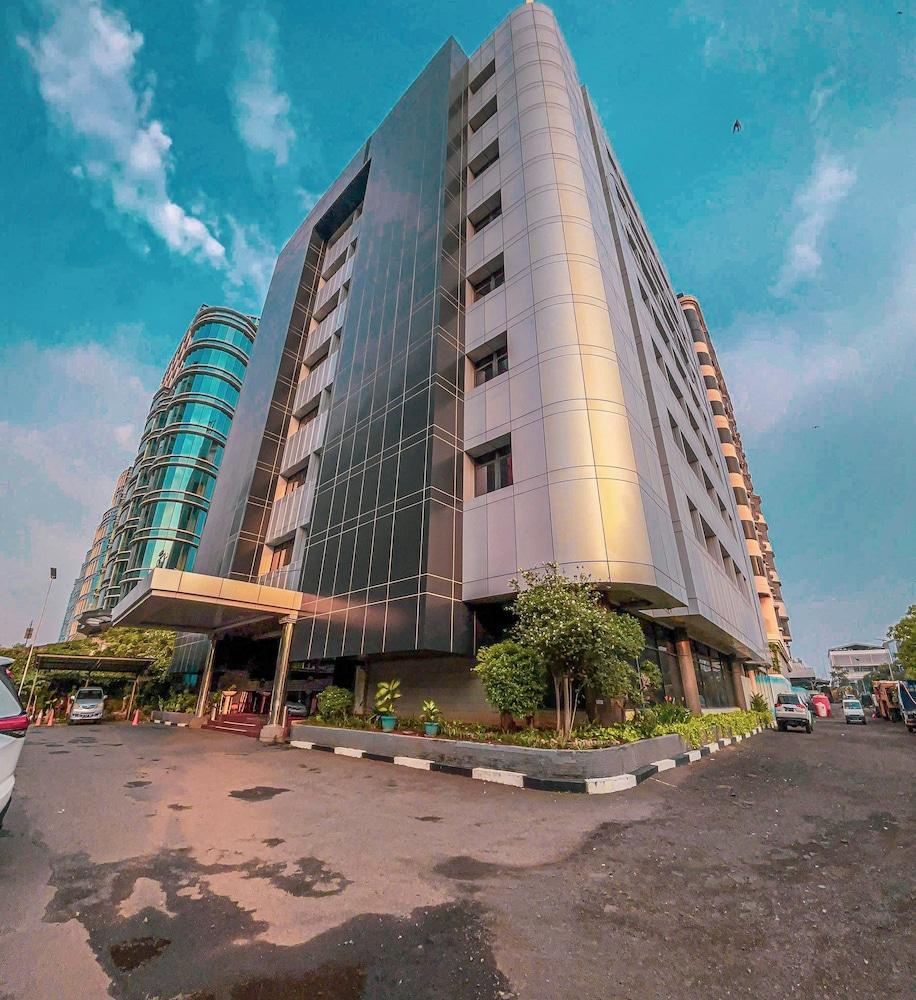 GiiA Sanno Hotel Pluit Jakarta - Tap to explore photos