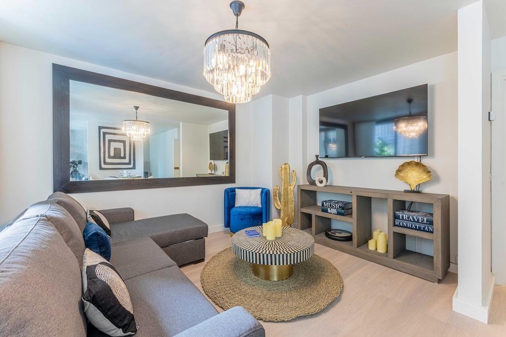 Cozy Apartment ac. Balcony - 1br/4p - Eiffel Tower - Tap to explore photos