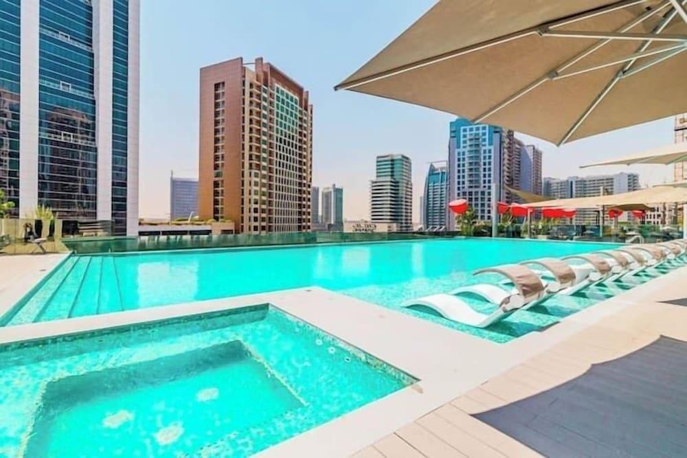 Vogue| Downtown close to Burj Khalifa | Dubai Mall - Tap to explore photos
