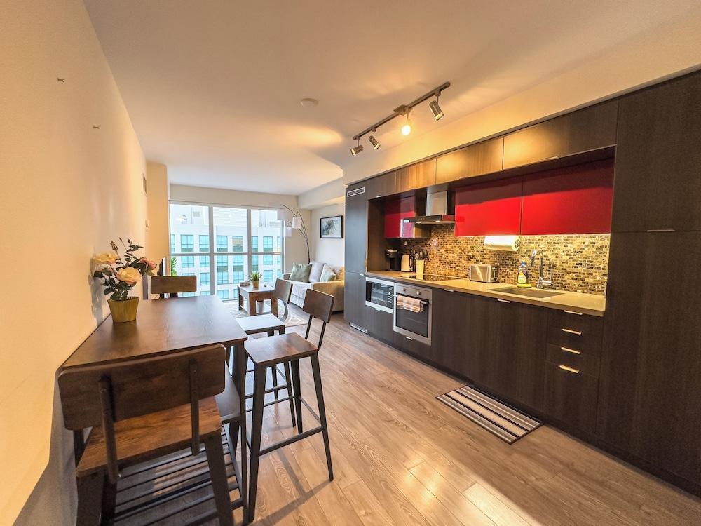 Comfy Suites Rogers Centre Free Parking - Tap to explore photos
