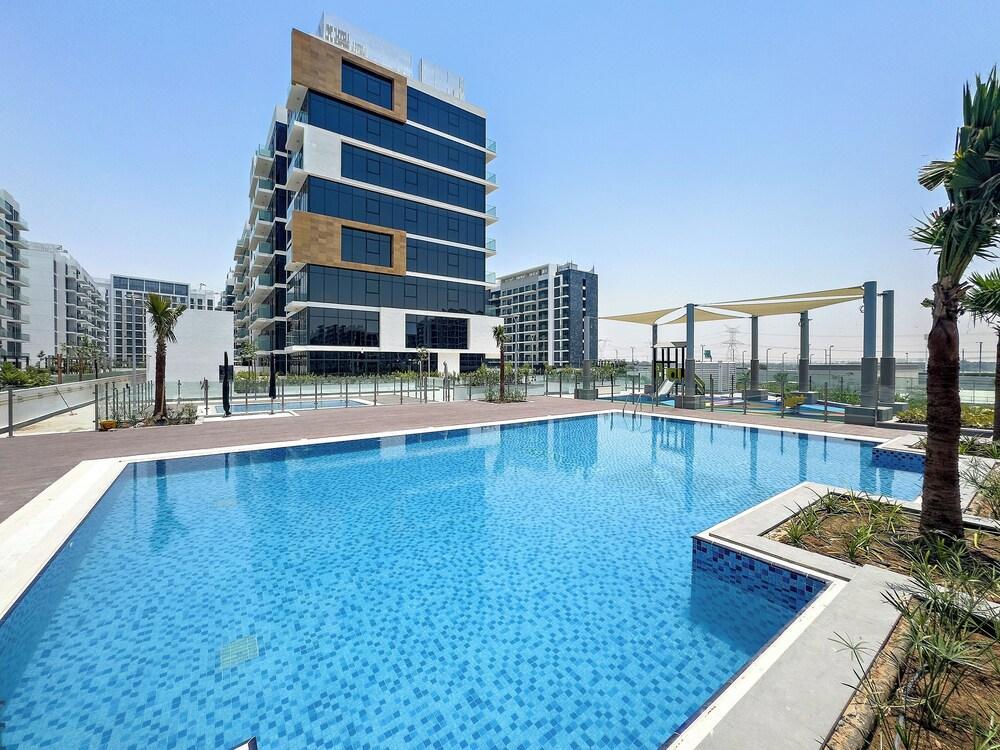Silkhaus Azizi Riviera44 - Tap to explore photos