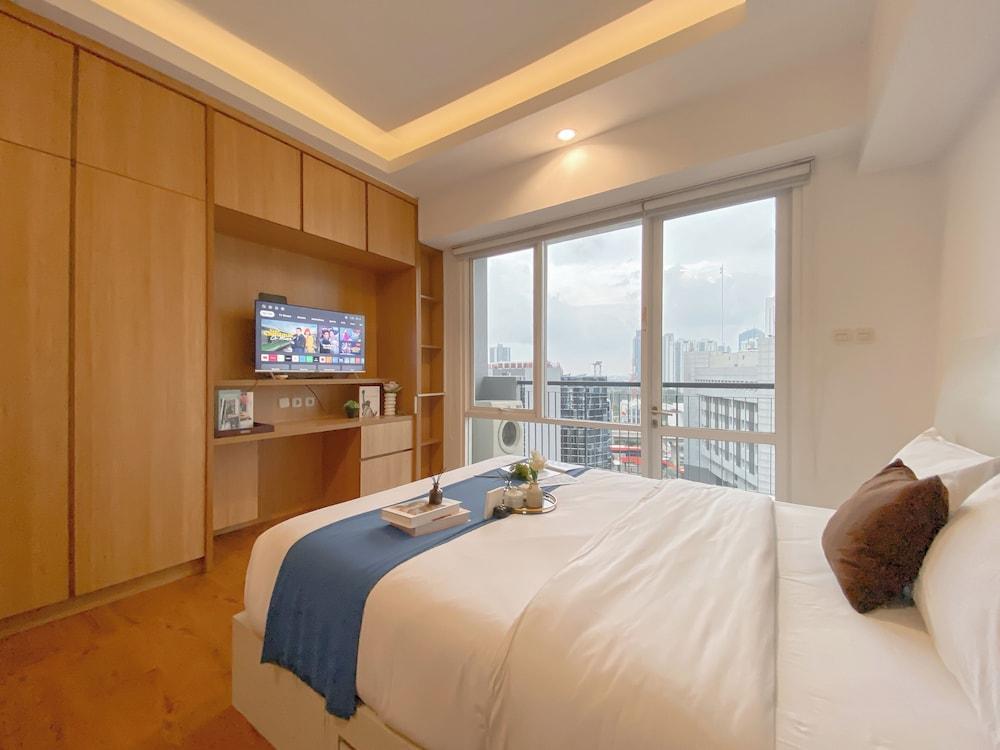 Warm Neutral Look Studio Apartment Ambassade Kuningan - Tap to explore photos