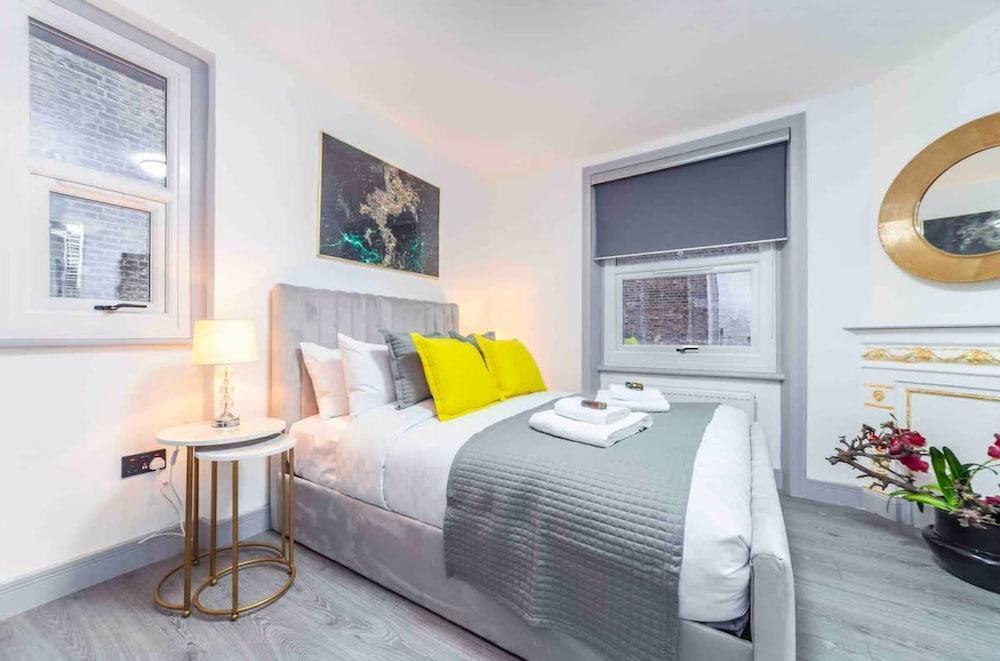 Modern and Spacious Duplex in Earls Court