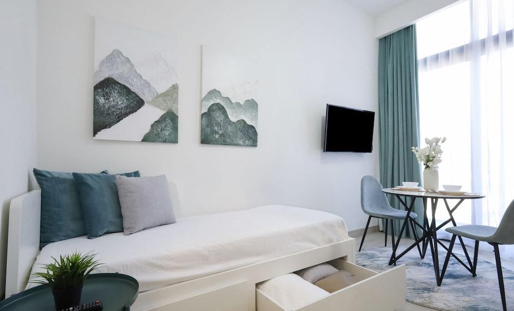 Modern Elegance Studio in Azizi Riviera
