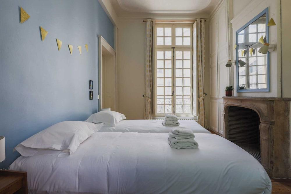 Apartment in Notre-dame Cathedral - Tap to explore photos