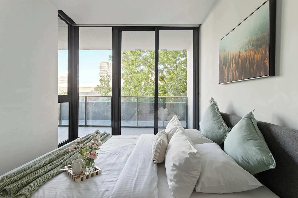 Chic 1BR Apt Near Southern Cross
