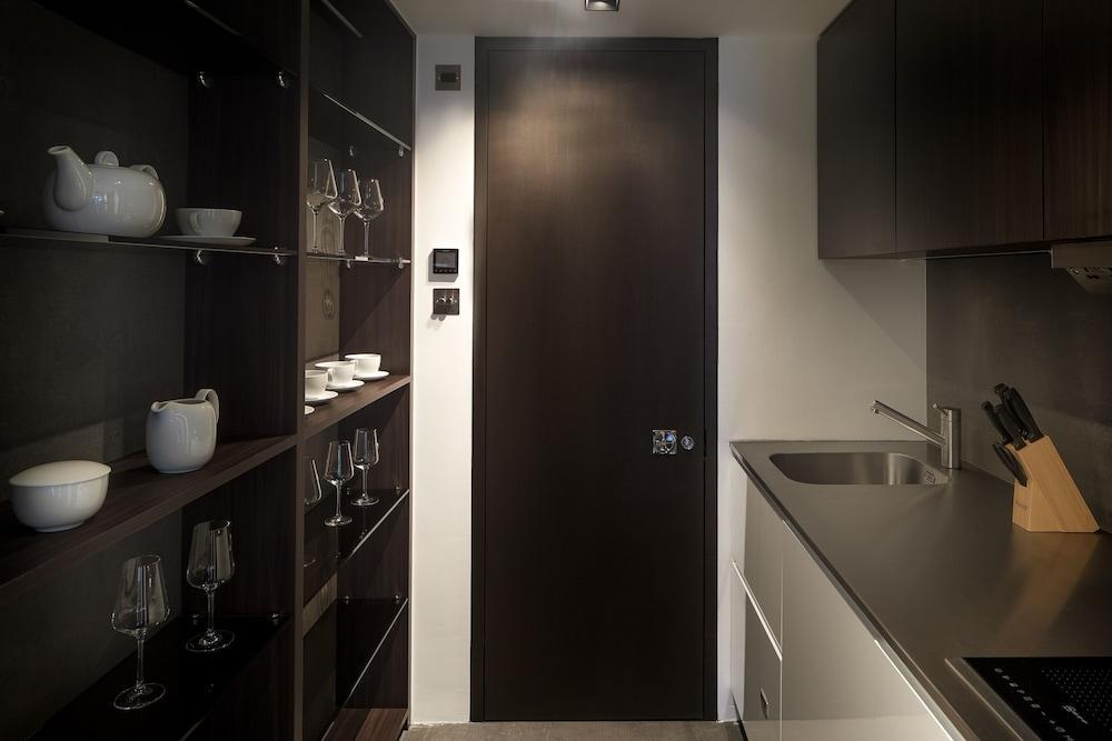 Luxury Suite in Cadogan Square 1 - Tap to explore photos