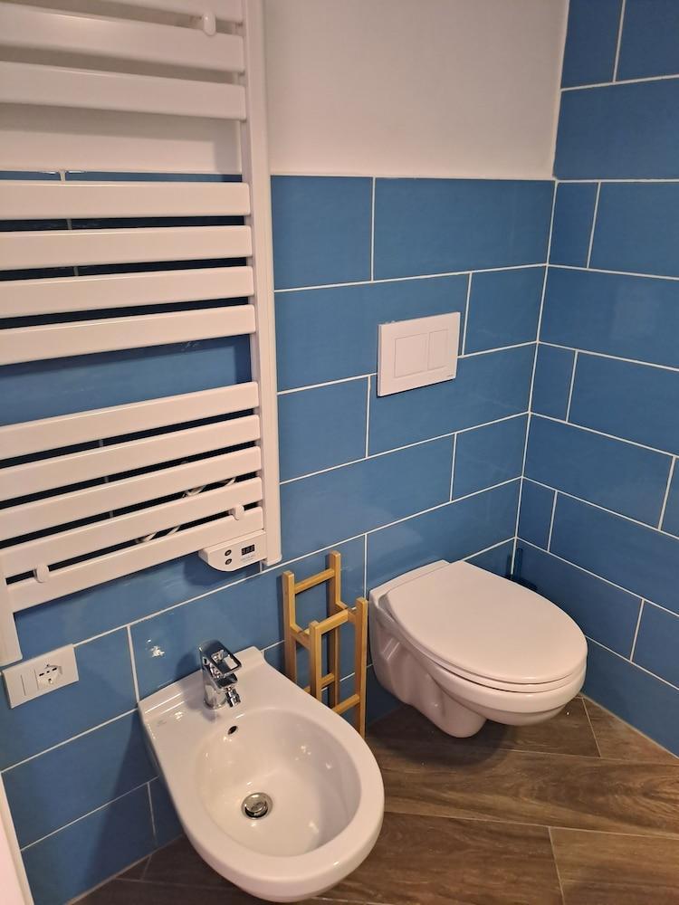 At Home Gaeta Guest House - Tap to explore photos