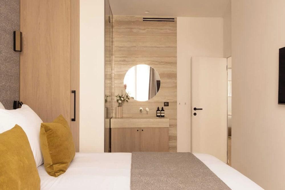 Elegant Apartment With AC - Le Marais - Tap to explore photos
