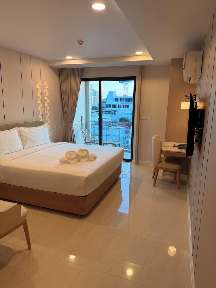 Aston Hotel Pattaya Room Type - Family Double Room