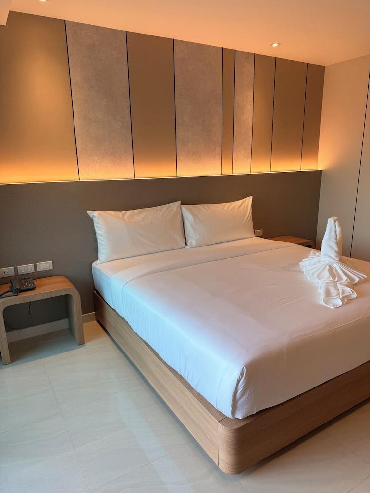 Aston Hotel Pattaya Room Type - Deluxe Twin Room