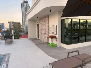 Aston Hotel Pattaya - Tap to explore photos