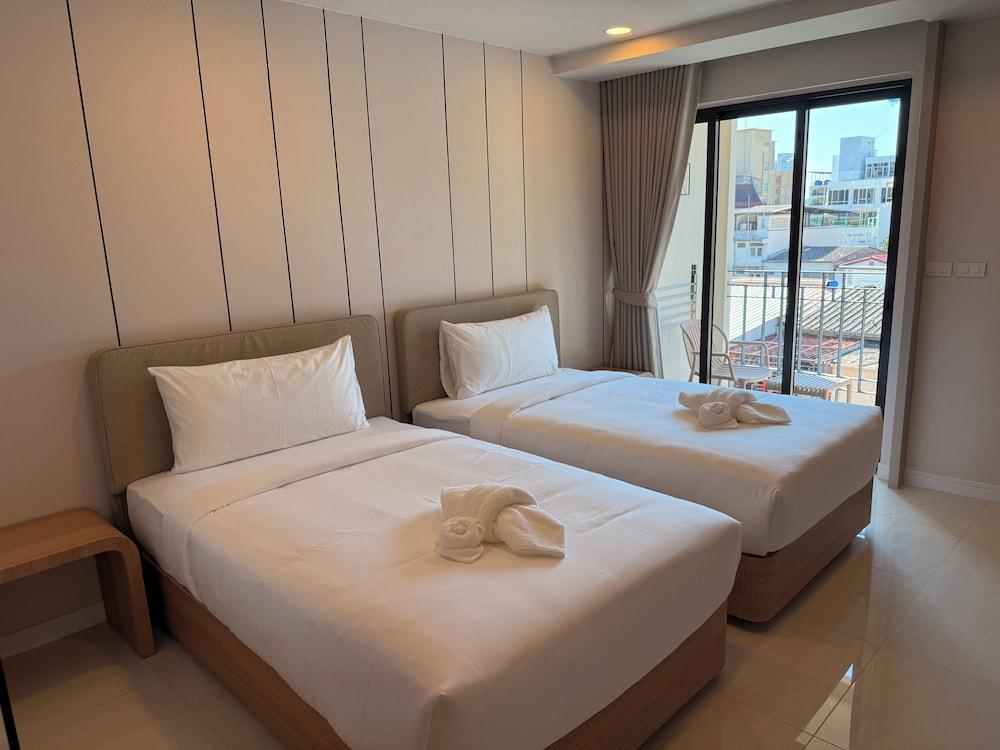 Aston Hotel Pattaya Room Type - Family Double or Twin Room