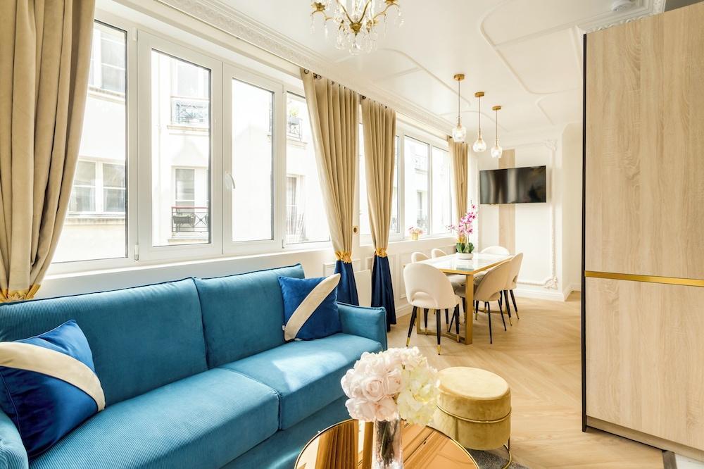 Merveil-Luxury Suite -MaraisPoissonniere - Tap to explore photos