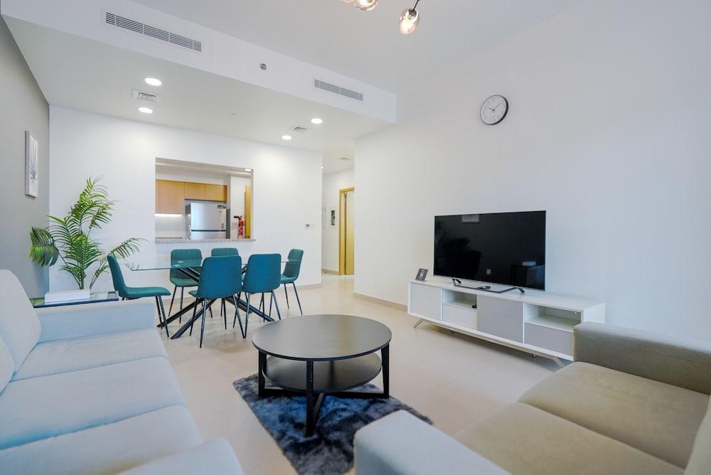 Bellevue Residences - Downtown Dubai - Tap to explore photos