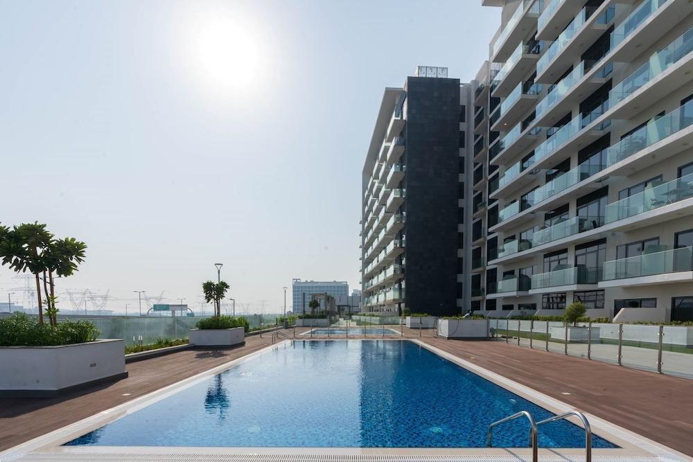 Nasma Holiday Homes - Azizi Riviera 6 - Tap to explore photos