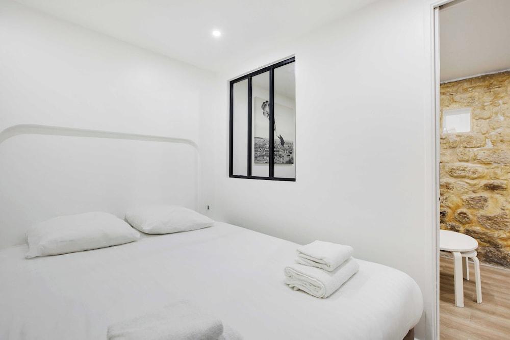 Charming 1BR Apartment - Montorgueil / Republique - Tap to explore photos