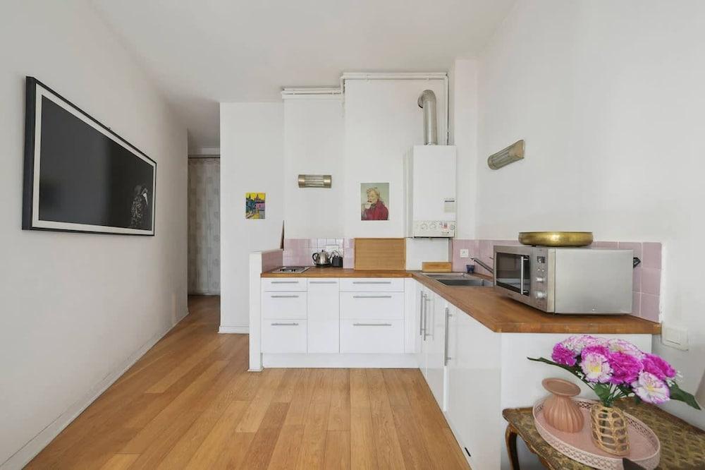 Charming Studio-montmartre-bail Mobility - Tap to explore photos
