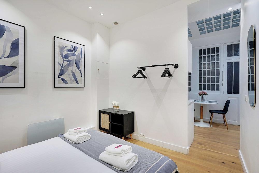 Apartment for 4 People in Bastille - Tap to explore photos