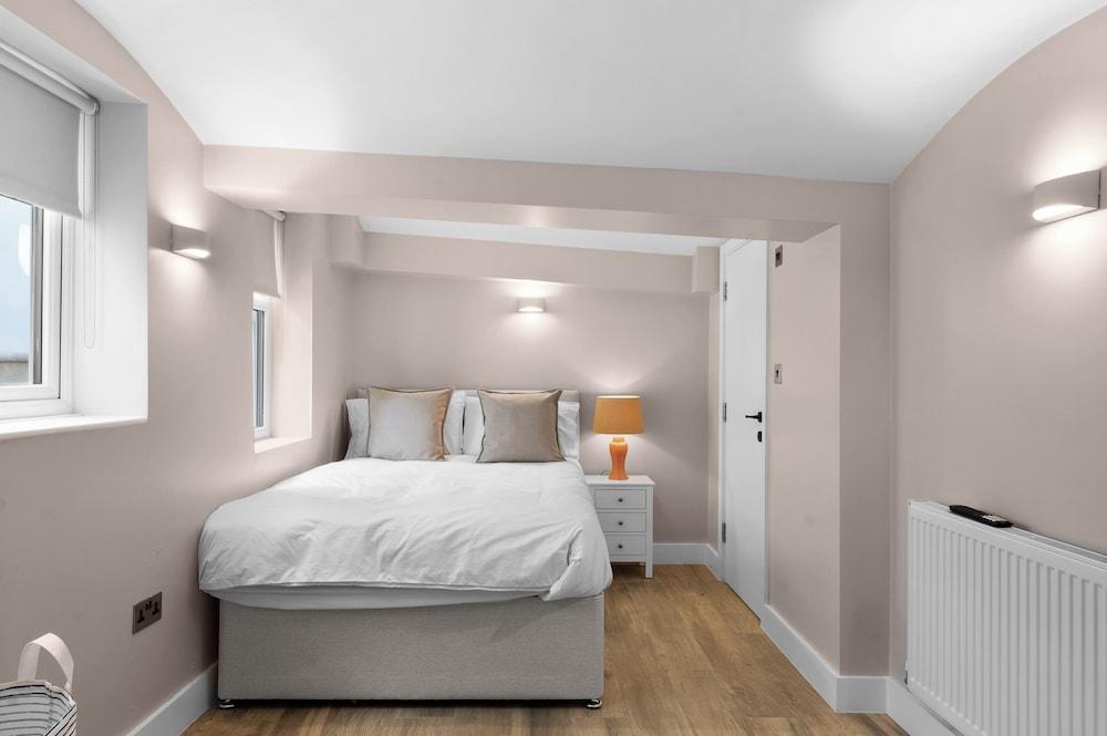 Grove Heights Notting Hill Room Type - Apartment 9a Standard